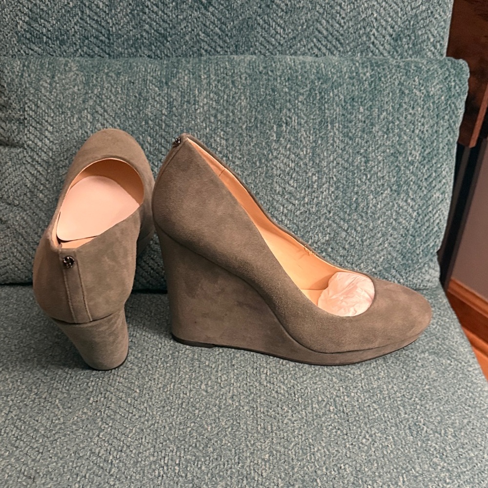 Nine West Women's grey Suede Wedge shoes